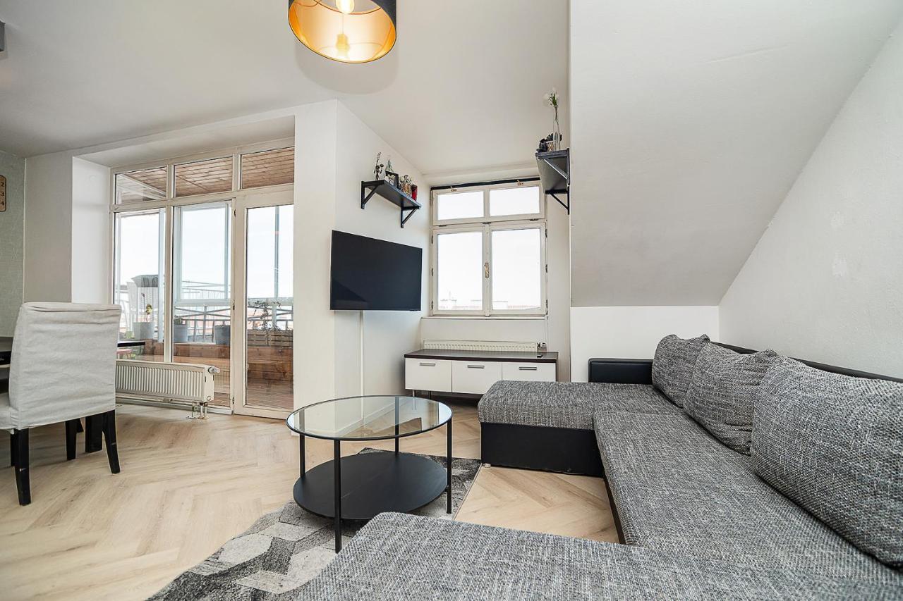 Big 4-Bedroom Flat, Terrace With Great Vitkov View Praha Eksteriør bilde