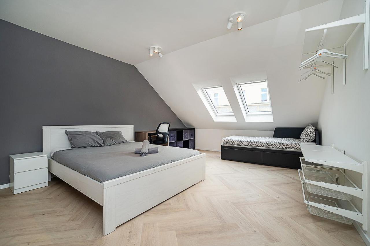 Big 4-Bedroom Flat, Terrace With Great Vitkov View Praha Eksteriør bilde