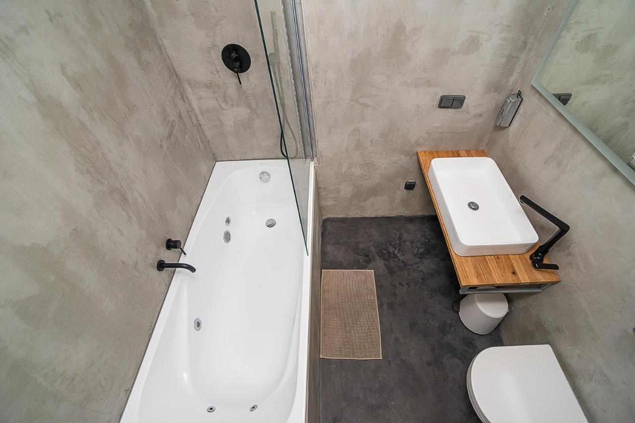Big 4-Bedroom Flat, Terrace With Great Vitkov View Praha Eksteriør bilde